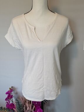 Old Navy Cream Notch-Neck Short Sleeve Tee